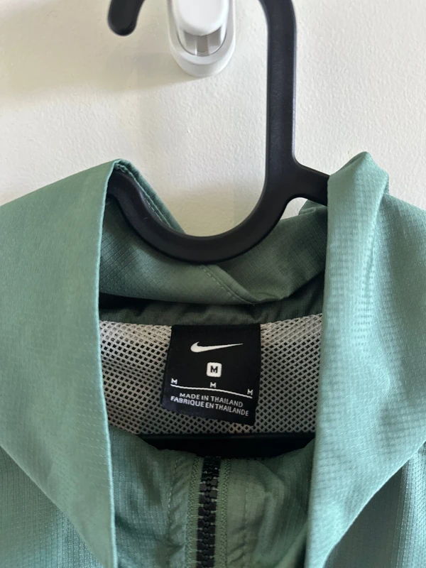 Nike crno-zeleni šuškavac — fotografija 3